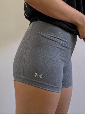 Under Armour Fitted 3” HeatGear Gray Workout Shorty Shorts Mid Rise Women Medium